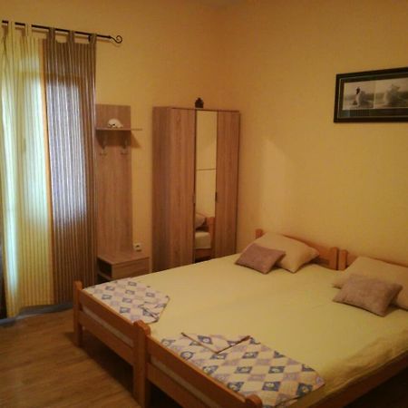 Romana 1 Тиват Екстериор снимка
