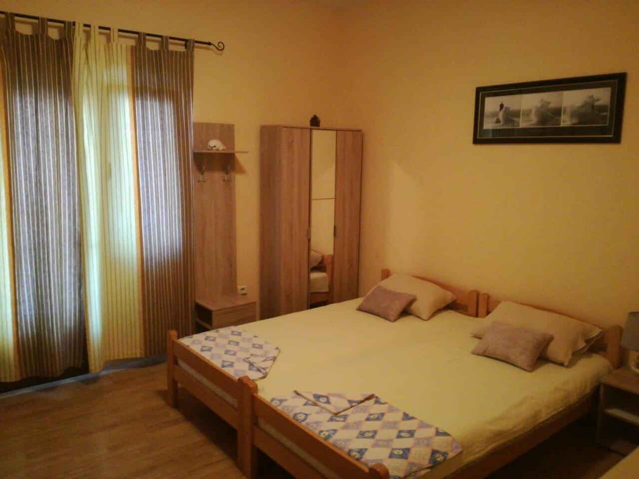 Romana 1 Тиват Екстериор снимка